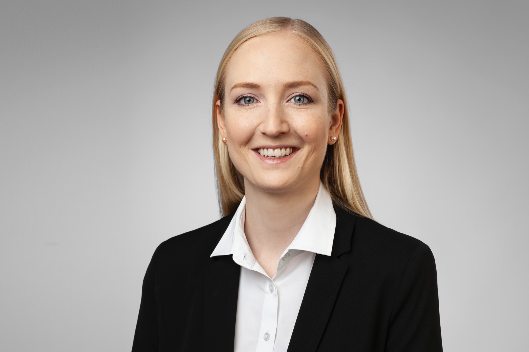 Dr. Kristin Lena Artz, FEBO, Augenärztin bei Premium Eyes