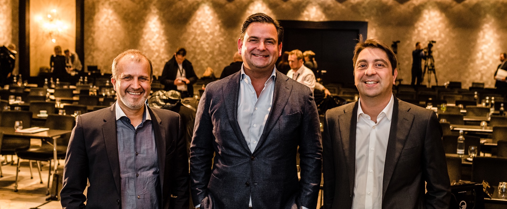 Leidende oogchirurgen Dr. Karsten Klabe, Dr. Detlev Breyer, Dr. Hakan Kaymak.