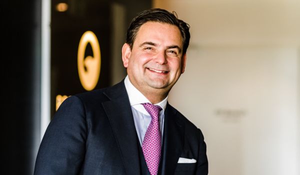 Dr. Breyer schreibt im Fachjournal CRSTE über SMILE