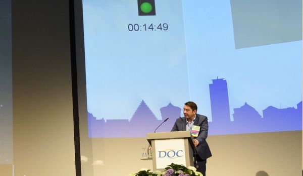 Dr. Hakan Kaymak beim Vortrag